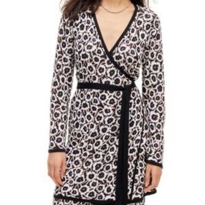 DIANE VON FURSTENBERG Women's Long Sleeve V-Neck Neutral Poppy Sweater Wrap Top